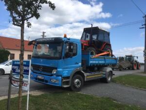 Převoz traktoru kontejnerem